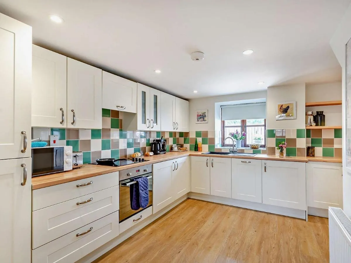 3 Bed In Exeter Kenci Villa Clyst Saint Mary