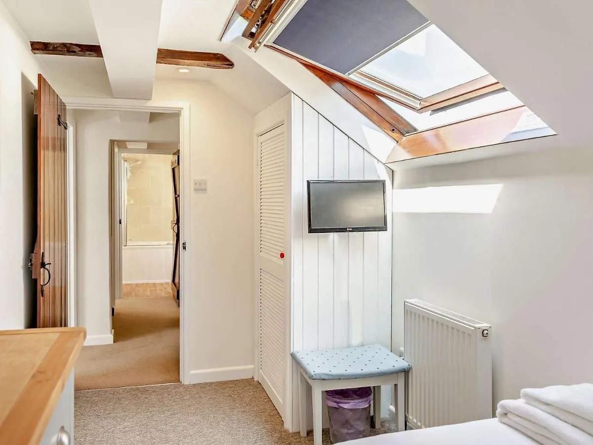3 Bed In Exeter Kenci Villa Clyst Saint Mary 0*,  United Kingdom