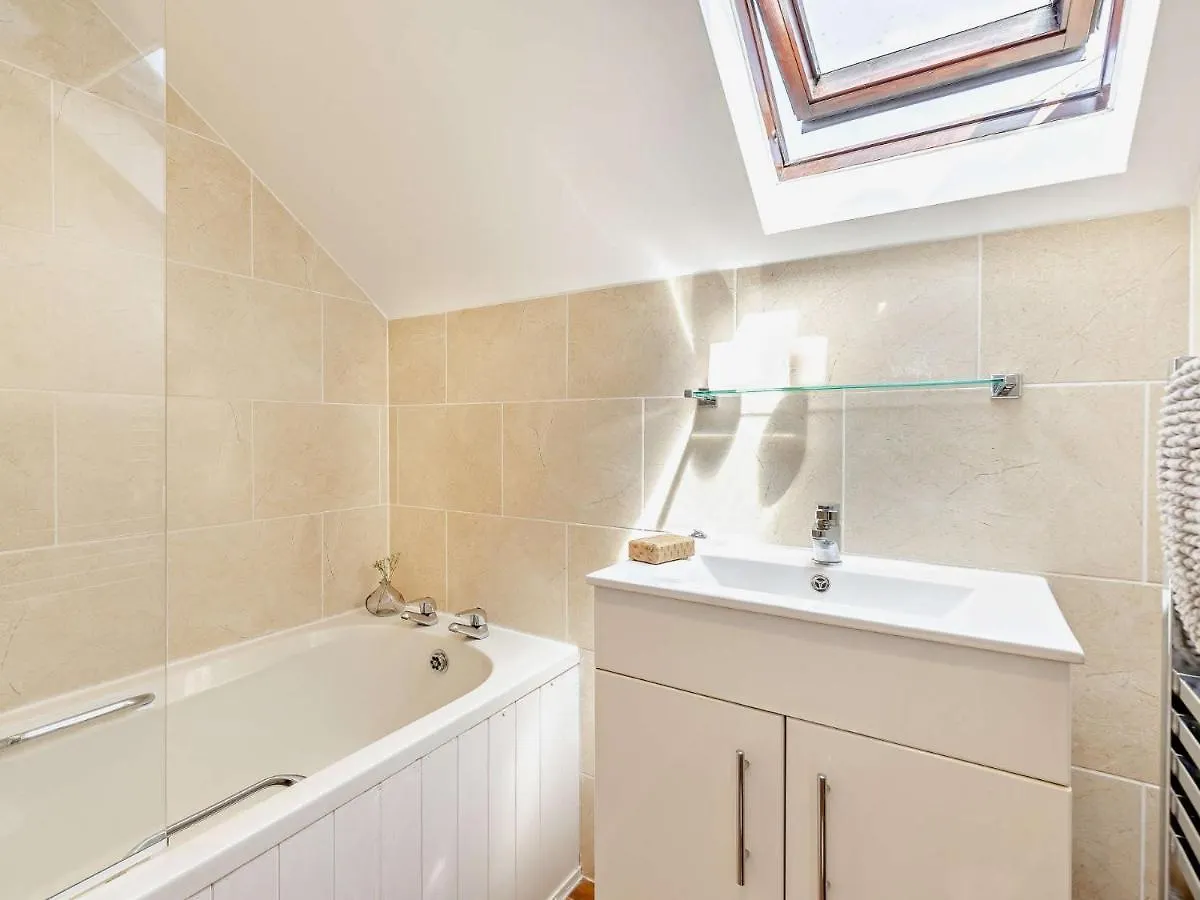 3 Bed In Exeter Kenci Villa Clyst Saint Mary 0*,