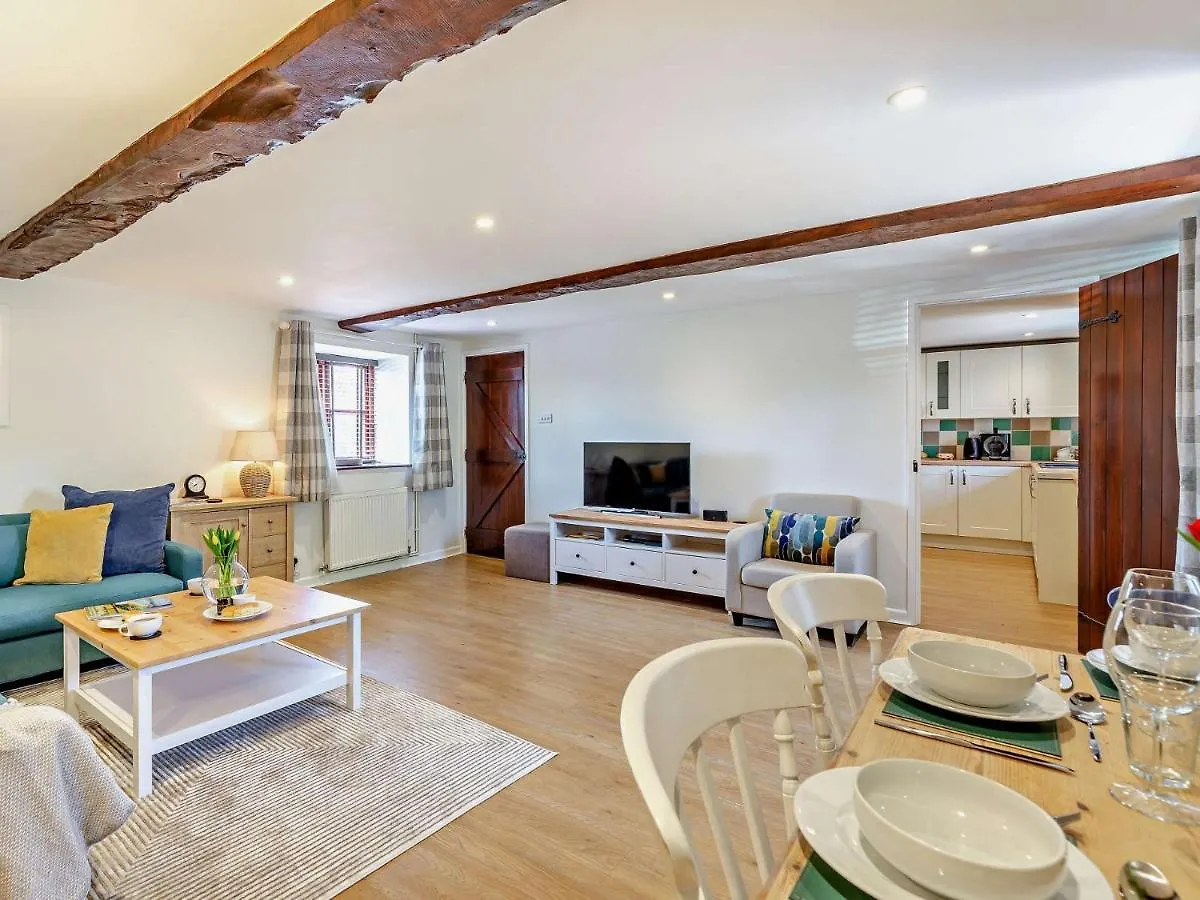 3 Bed In Exeter Kenci Villa Clyst Saint Mary Holiday home