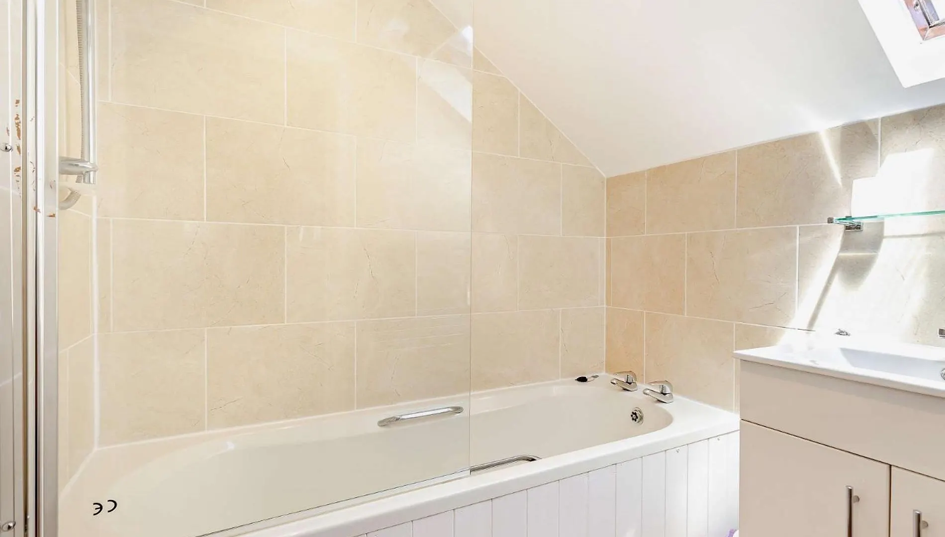 Holiday home 3 Bed In Exeter Kenci Villa Clyst Saint Mary United Kingdom